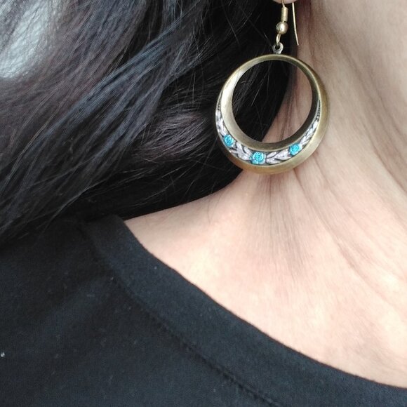 VINTAGE PAINTED FLOWERS HOOP EARRINGS - Picture 4 of 4